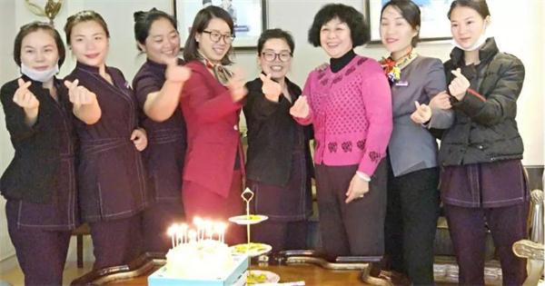 靜博士創(chuàng)始人祝愉勤的一次分享，何以讓千人會(huì)場(chǎng)連續(xù)響起了32次掌聲？5